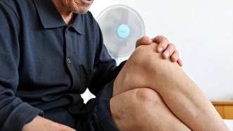 帕金森肢體僵硬別信速效療法！20 年臨床經(jīng)驗(yàn)：科學(xué)慢養(yǎng)，僵硬真能改善
