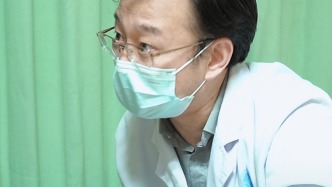 当地让把多指直接切掉就行了，妈妈不放心想做得更好