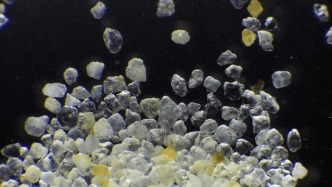 鳴沙山唱歌的秘密：為何有的沙丘是歌唱家，有的卻是跑調(diào)王？