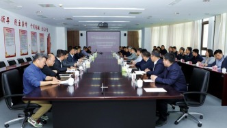【山东科技大学校党委理论学习中心组（扩大）赴国家深海基地管理中心调研学习】