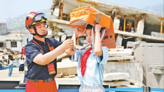 防灾减灾日，智能救援新装备集中亮相 