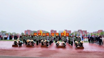 種業(yè)振興，強(qiáng)國(guó)有我。蘭大校運(yùn)會(huì)開幕式同學(xué)們現(xiàn)場(chǎng)播種