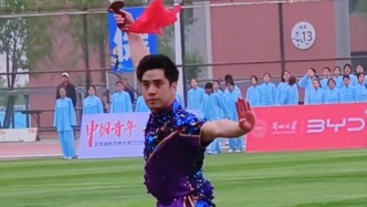 最燃現(xiàn)場(chǎng)，校運(yùn)會(huì)開(kāi)幕式上！世界冠軍常志昭帶隊(duì)表演武術(shù)。