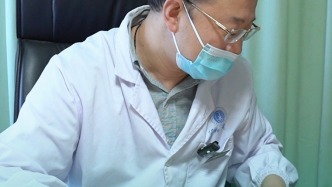 得知寶寶的手治不了媽媽萬(wàn)念俱灰，無(wú)意中刷到視頻又看到希望