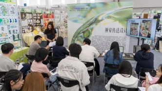 松弛感與緊張感拉滿！溫商院把畢業(yè)答辯“搬”進(jìn)展廳