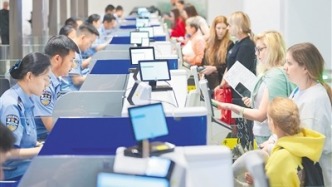海南自貿港封關以來 ，三亞出入境人次同比增長超三成