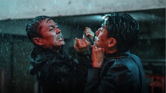 火遮了眼，才看得见人