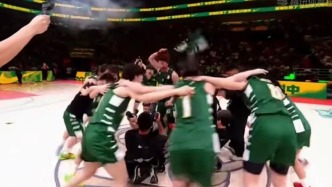 东北师大附中女篮喜夺耐高全国总冠军！