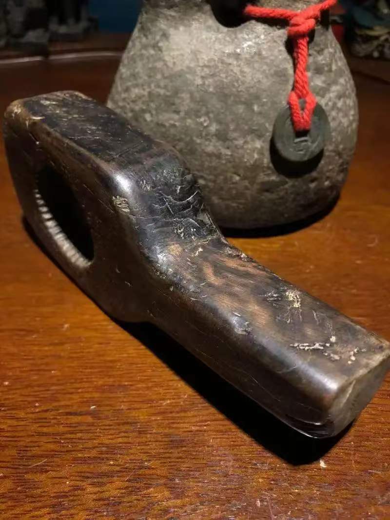 灶台边的粑模印子
