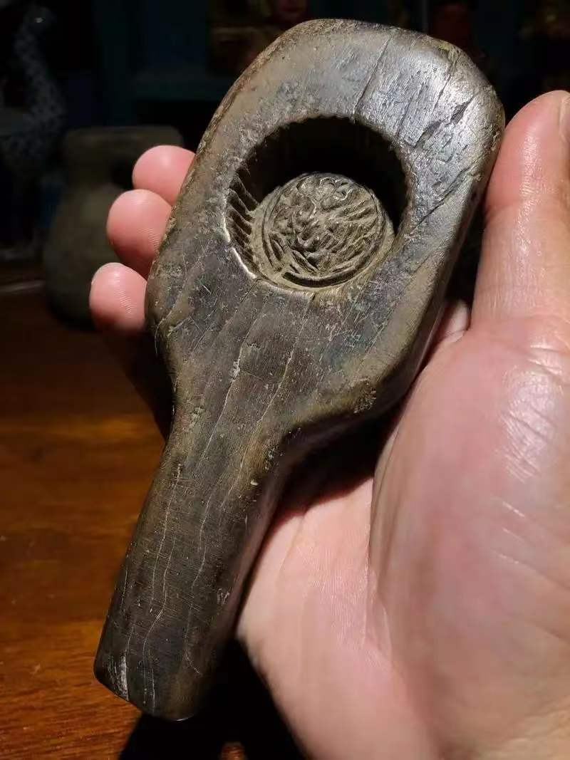 灶台边的粑模印子