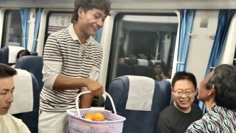 伦珠伟色：火车上最会卖橙子的西藏人
