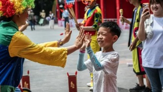 “童心”大戰(zhàn)，誰(shuí)還不是個(gè)想過(guò)節(jié)的小孩呢
