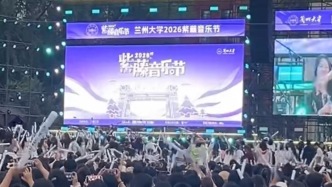 当《起风了》的旋律响起，全场起立，是青春最热烈的回应，也是母校最温柔的告别。