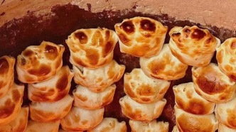 空氣炸鍋算啥？新疆人用馕坑燒烤，已經(jīng)玩了2000多年