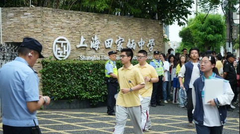 高考：上海考生们自信奔赴考场