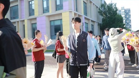 山東濟(jì)南高三考生滿懷信心,以從容姿態(tài)迎接高考