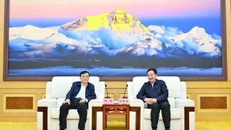 王君正与何维率队的全国人大常委会专题调研组座谈