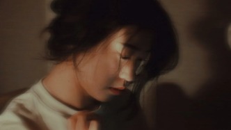 老公出轨后我很痛苦，想离婚又担心未来的生活，怎么办？——婚姻心理咨询师解答