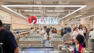 蜜雪冰城、喜茶、茶颜悦色都在卖，茶饮圈的零食生意有多火？