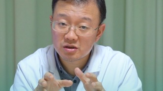 确定是束带综合征，尽早干预很有必要