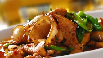 【美食】成都人为什么离不开回锅肉？||王 欣