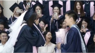 师生范儿｜这场出圈的毕业告白  藏着鲜为人知的并肩拼搏故事