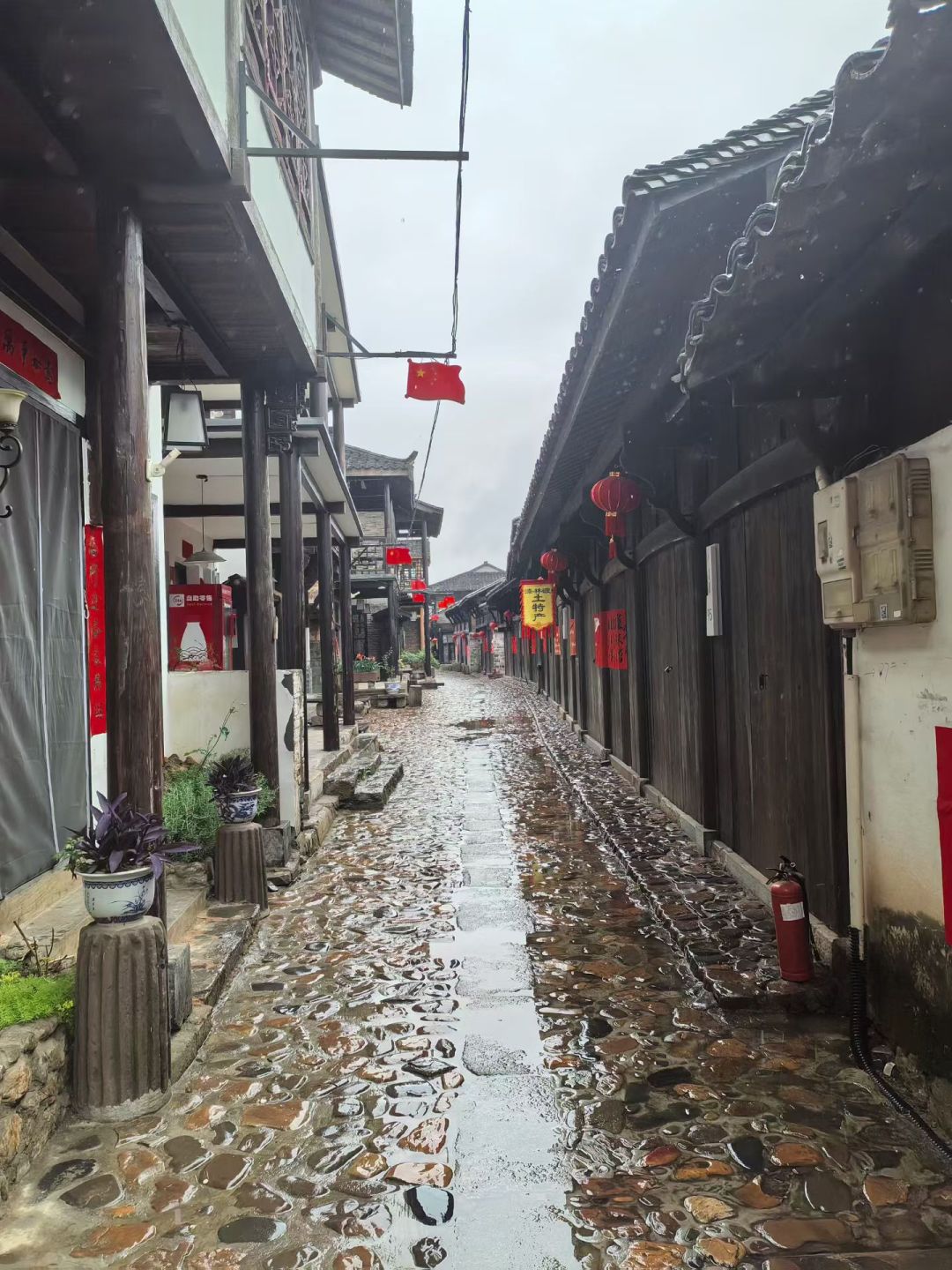 江南梅雨：烟雨天时，藏尽山河烟火与岁月深意