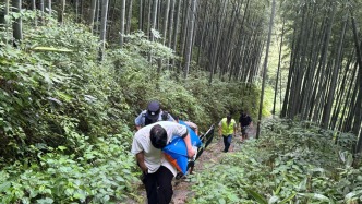 驴友突然休克命悬一线，安吉隐上古道上演急速救援