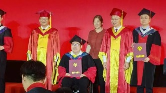 这条路，妈妈推着他“走”了11年
