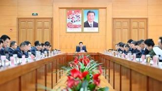 王君正主持召开自治区党委常委会会议