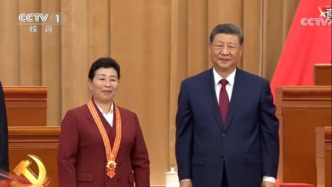 吴亚琴荣获“七一勋章”