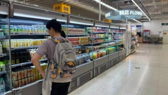 百威押世界杯，华润攻苏超：两种啤酒逻辑的对决