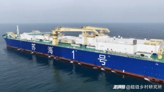 新鲜三文鱼国内也能吃到了，这艘威海海域的“移动养鱼船”半年产40万条