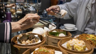 海底捞、瑞幸、小菜园加码堂食，都在抢着做这件事