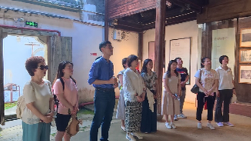 华旭双语党支部赴赣东北石塘镇红色研学