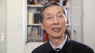 巡礼最高奖|一间废弃鸡舍起步，他用五十年让中国锂电登顶世界