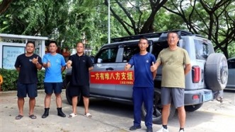 以身“架桥”，在大水中辟出“生命通道”