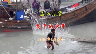 海边：能干的少年丨孟加拉国