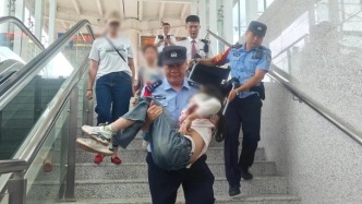 暑运暖心护航 佛山铁警快速救助突发不适旅客