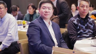 股东会已经决议让大股东返还占用款，董事或法定代表人不执行怎么办？