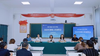 校长夏新颜深入数字创意与设计学院指导工作