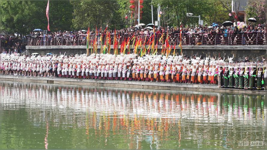 虎耳草与苗歌：跨越百年的两个翠翠，写尽乡土儿女逐梦之路