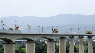 昌九高铁全线接触网挂网完成