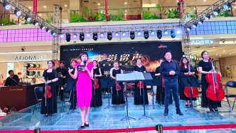 没买票！逛街偶遇到高水准音乐会