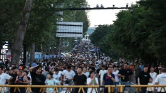 人气沸腾新民大街！市集·演艺·巡游……这夏超嗨！