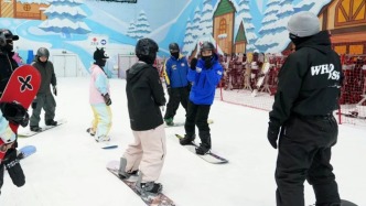 秋林深处是雪道 滑雪教练段秋林在沙坪坝以“热雪”赴热爱