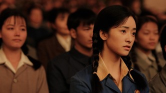 《群星闪耀时》：两部同名作品的双面叙事与市场命运