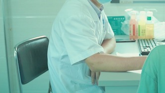 孩子拇指发育不良无抓握功能，术后受力刺激拇指自然变长变粗