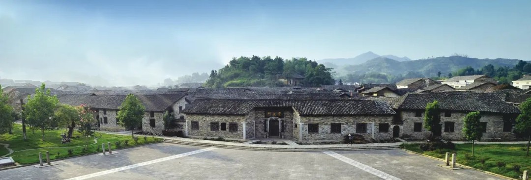 文明双城的精神游走:新时代新乡土诗的夹缝焦虑与文明和解