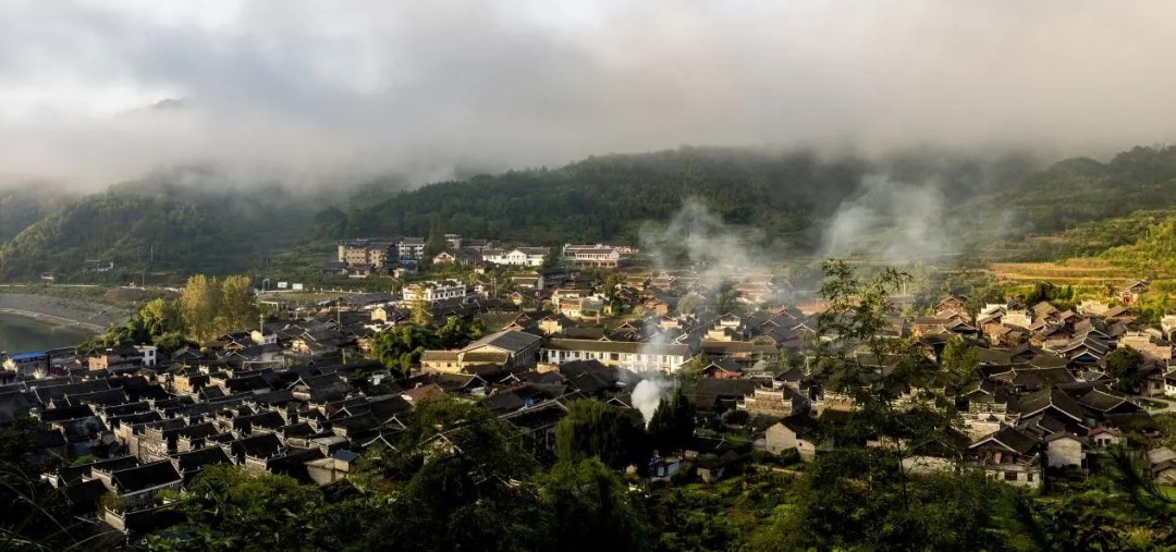 文明双城的精神游走:新时代新乡土诗的夹缝焦虑与文明和解